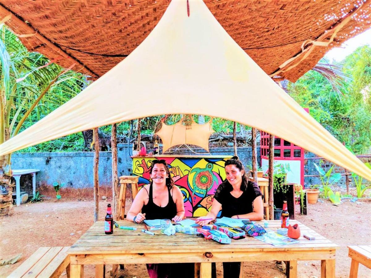 Folklore Hostel Goa Vagator Extérieur photo